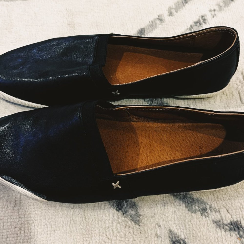 Frye "Melanie" Slip-On, size 7.5, black leather - Picture 2 of 6